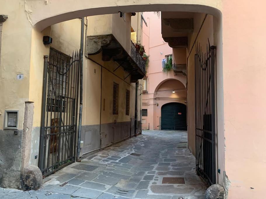 Loft Moderno Ubicato Nel Centro Storico Di Lucca Apartment Exterior photo