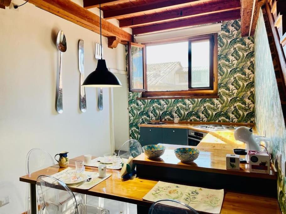 Loft Moderno Ubicato Nel Centro Storico Di Lucca Apartment Exterior photo